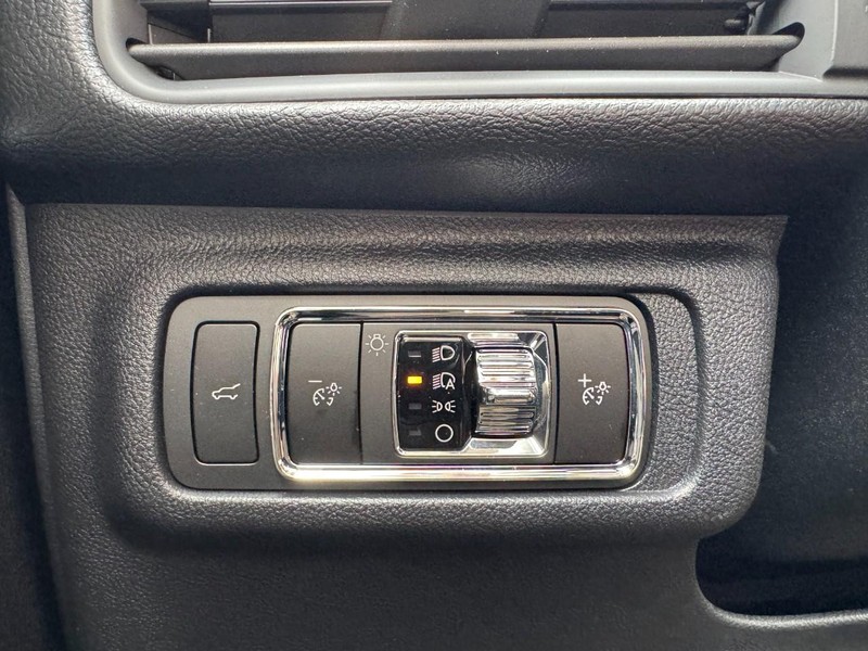 Lincoln Corsair Vehicle Full-screen Gallery Image 22