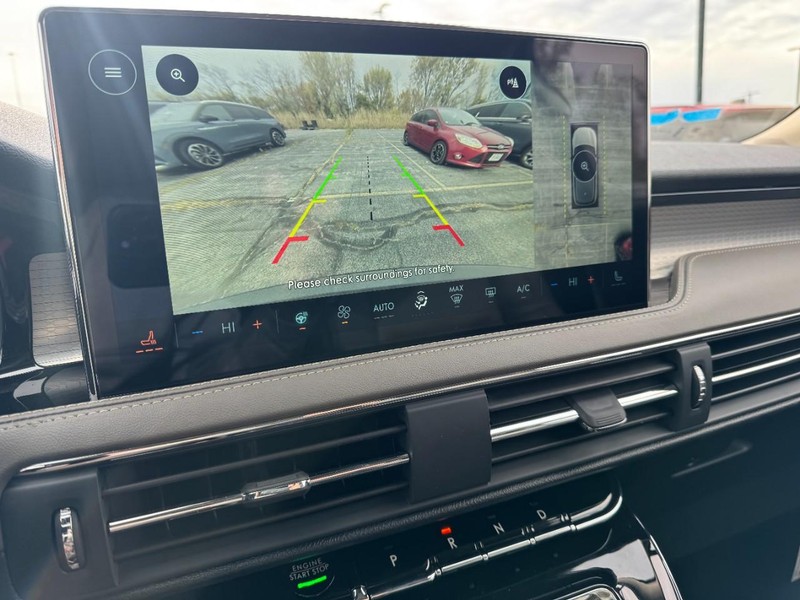 Lincoln Corsair Vehicle Full-screen Gallery Image 24