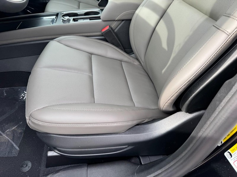 Lincoln Corsair Vehicle Full-screen Gallery Image 26