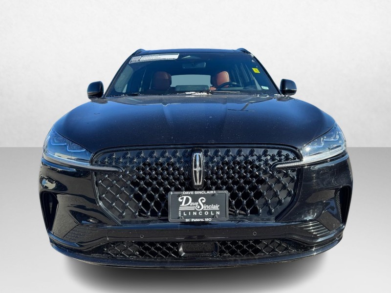 Lincoln Aviator Vehicle Full-screen Gallery Image 02