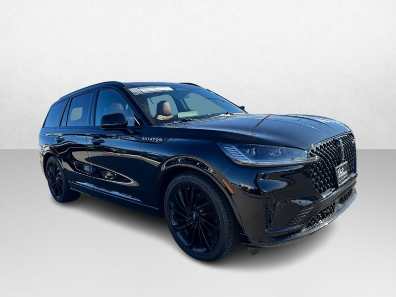 Lincoln Aviator Vehicle Full-screen Gallery Image 03