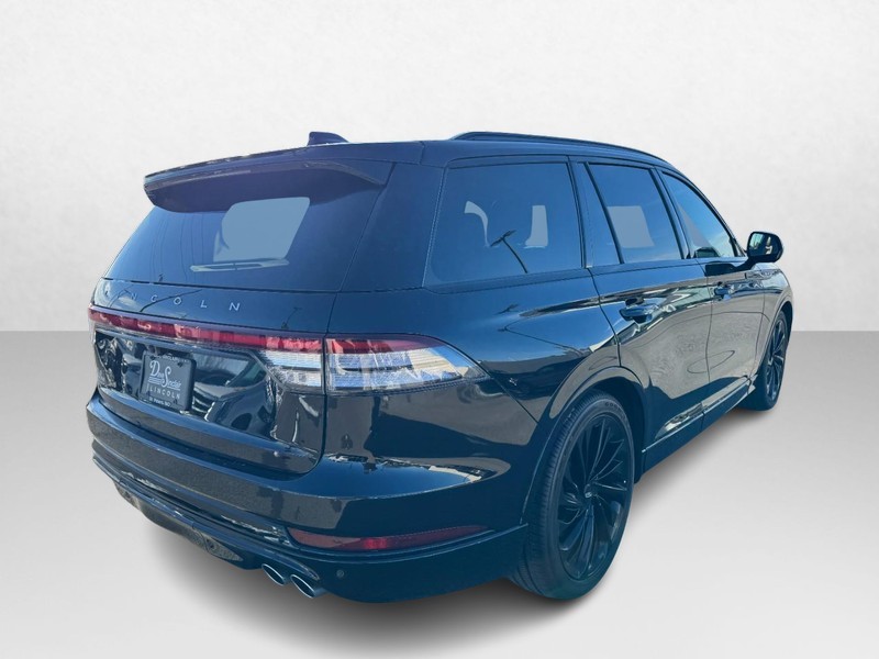 Lincoln Aviator Vehicle Full-screen Gallery Image 05