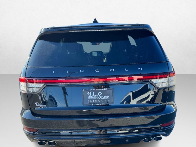 Lincoln Aviator Vehicle Full-screen Gallery Image 06