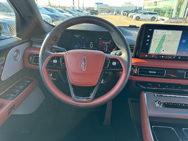 Lincoln Aviator Vehicle Full-screen Gallery Image 10