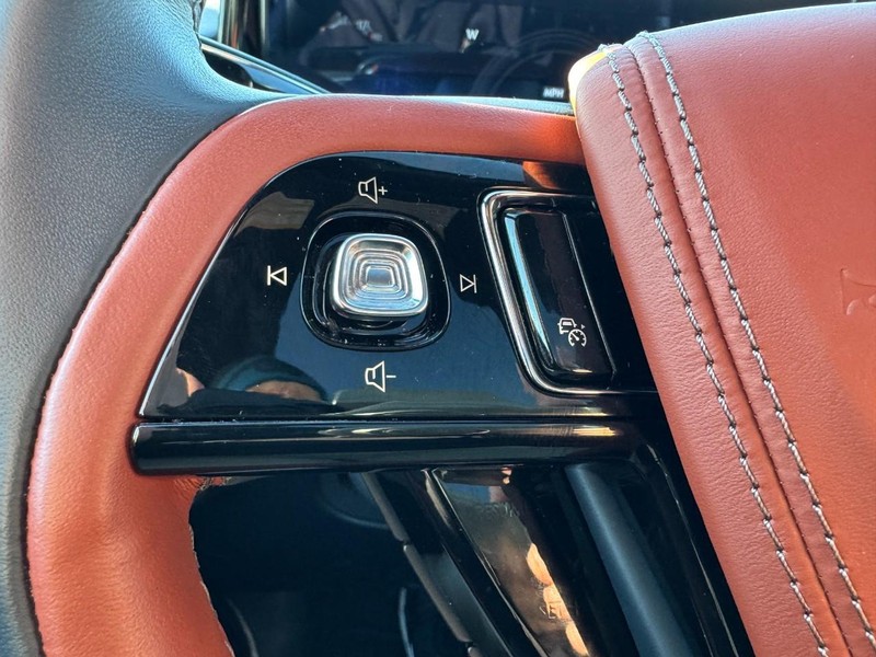 Lincoln Aviator Vehicle Full-screen Gallery Image 18