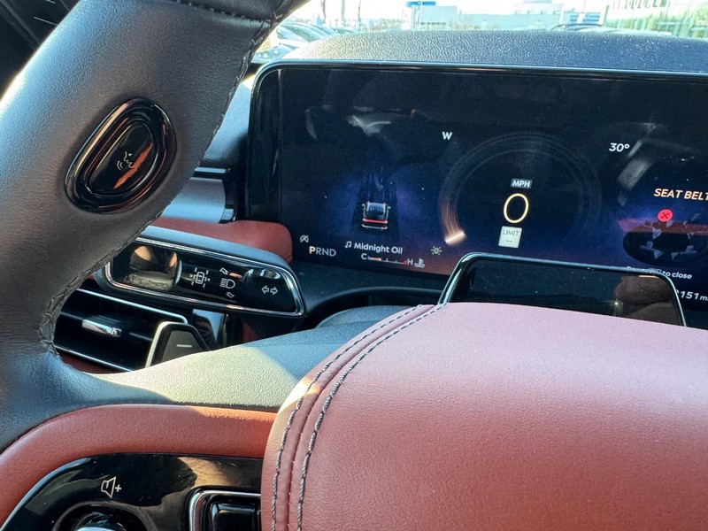 Lincoln Aviator Vehicle Full-screen Gallery Image 20