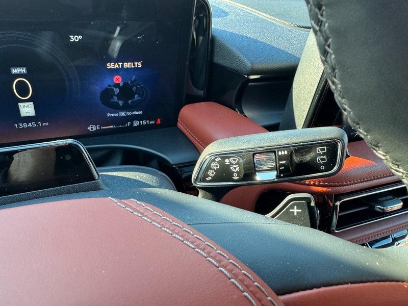 Lincoln Aviator Vehicle Full-screen Gallery Image 21