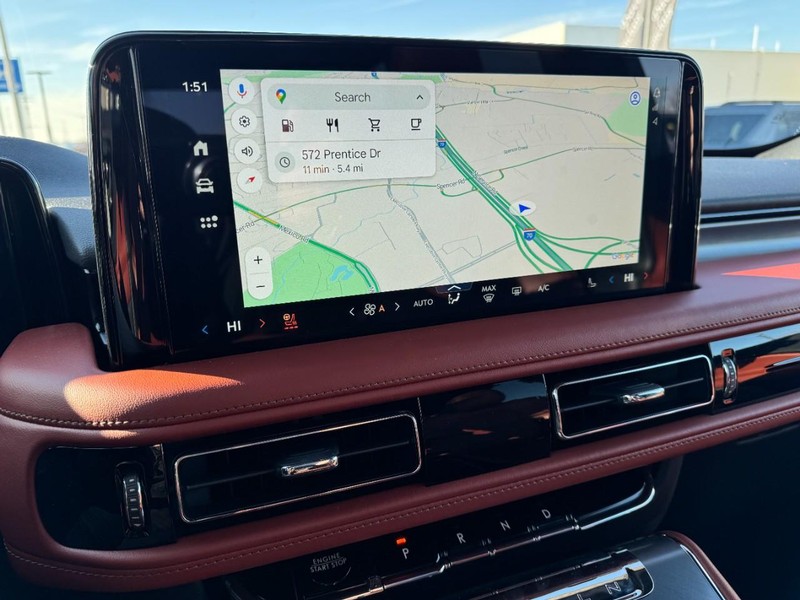 Lincoln Aviator Vehicle Full-screen Gallery Image 23