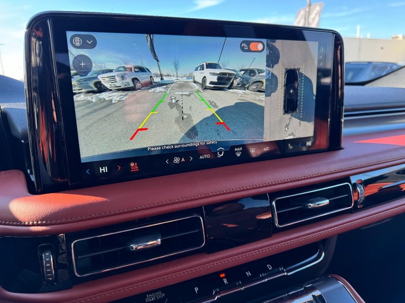 Lincoln Aviator Vehicle Full-screen Gallery Image 24