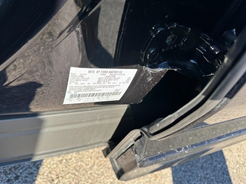 Lincoln Aviator Vehicle Full-screen Gallery Image 27