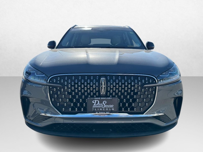 Lincoln Aviator Vehicle Full-screen Gallery Image 02