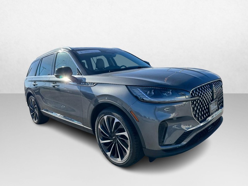 Lincoln Aviator Vehicle Full-screen Gallery Image 03