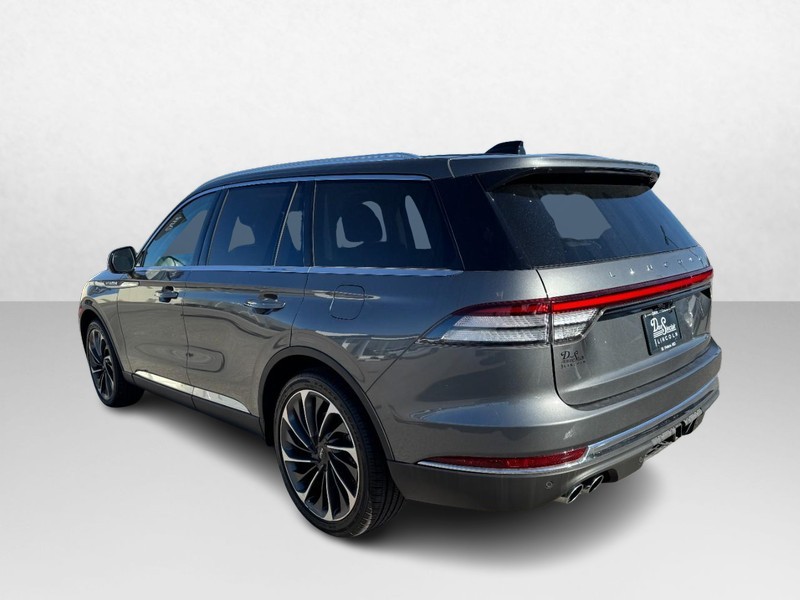 Lincoln Aviator Vehicle Full-screen Gallery Image 07