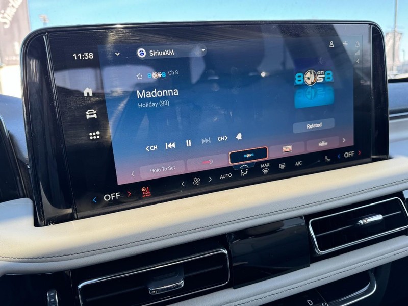 Lincoln Aviator Vehicle Full-screen Gallery Image 14