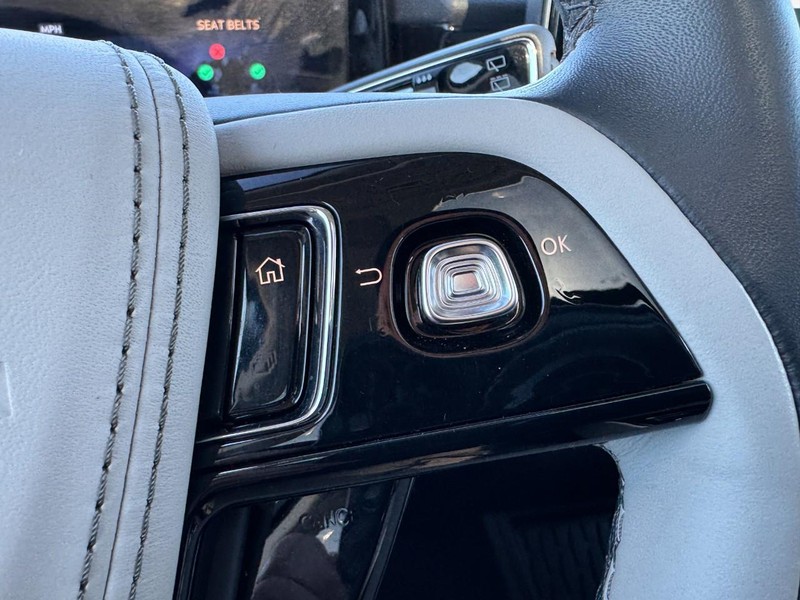 Lincoln Aviator Vehicle Full-screen Gallery Image 17