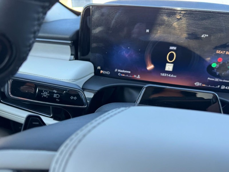 Lincoln Aviator Vehicle Full-screen Gallery Image 18