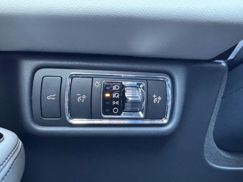 Lincoln Aviator Vehicle Full-screen Gallery Image 20