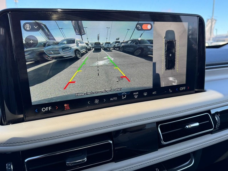 Lincoln Aviator Vehicle Full-screen Gallery Image 22