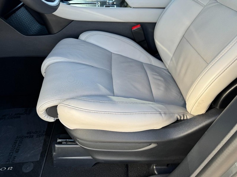 Lincoln Aviator Vehicle Full-screen Gallery Image 24