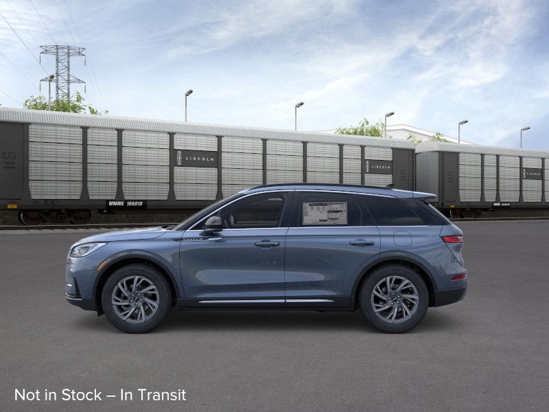 Lincoln Corsair Vehicle Full-screen Gallery Image 03