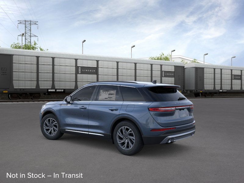 Lincoln Corsair Vehicle Full-screen Gallery Image 04