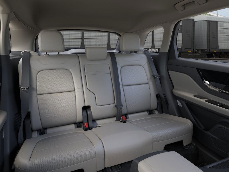 Lincoln Corsair Vehicle Full-screen Gallery Image 11