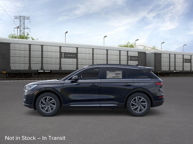 Lincoln Corsair Vehicle Full-screen Gallery Image 03