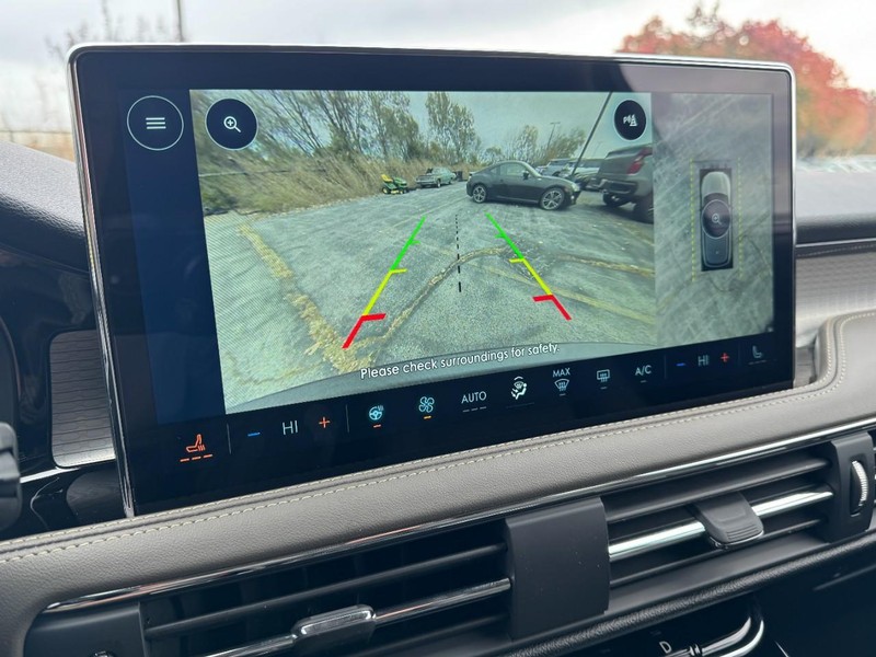 Lincoln Corsair Vehicle Full-screen Gallery Image 24