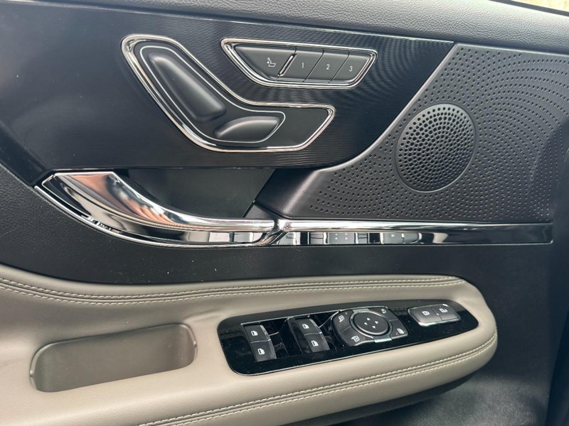 Lincoln Corsair Vehicle Full-screen Gallery Image 25