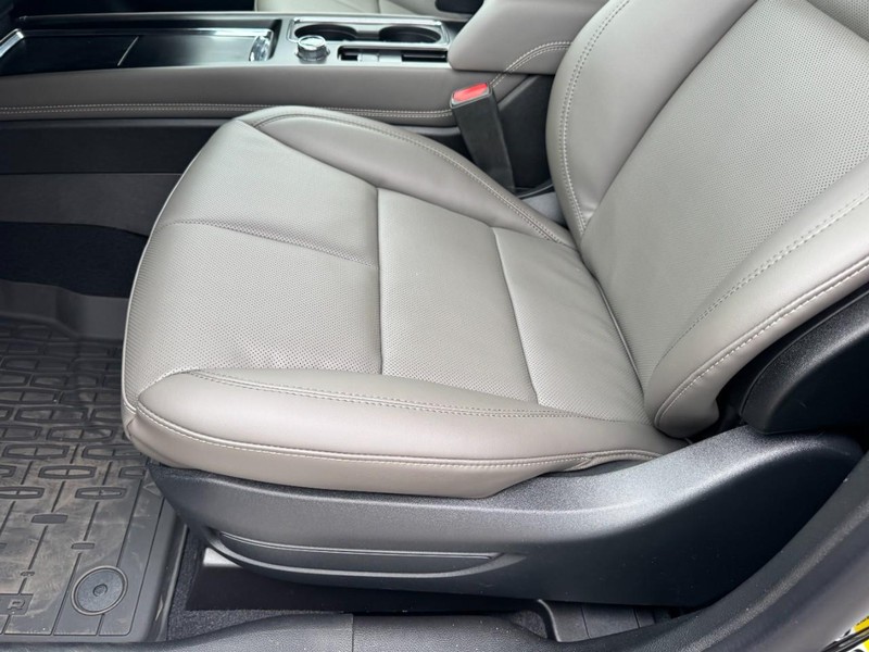 Lincoln Corsair Vehicle Full-screen Gallery Image 26