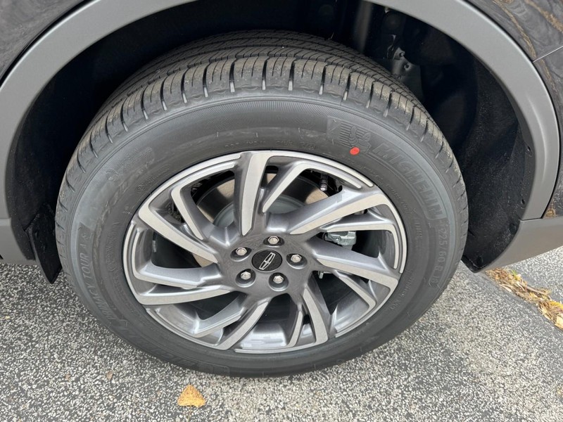 Lincoln Corsair Vehicle Full-screen Gallery Image 27