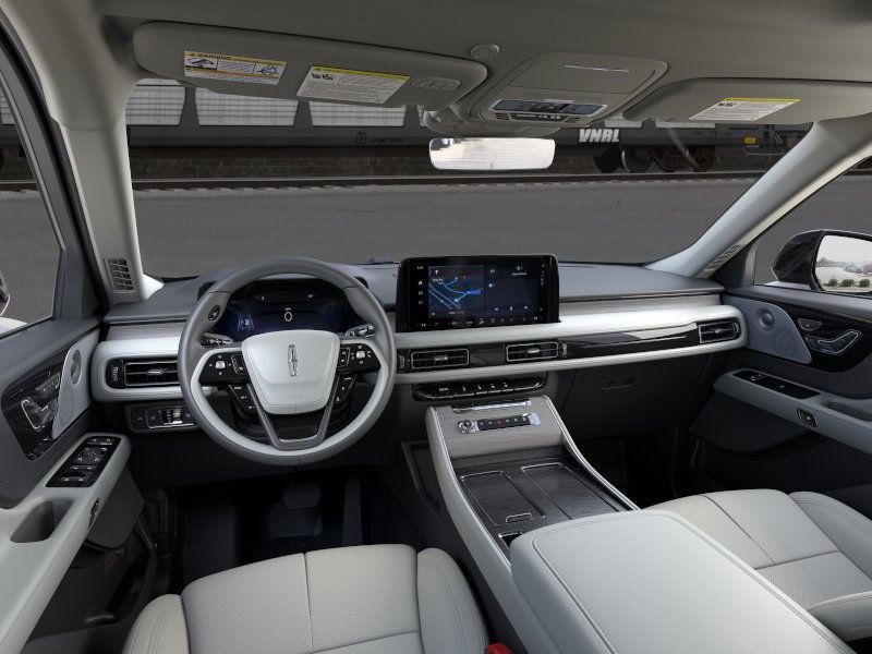 Lincoln Aviator Vehicle Full-screen Gallery Image 09