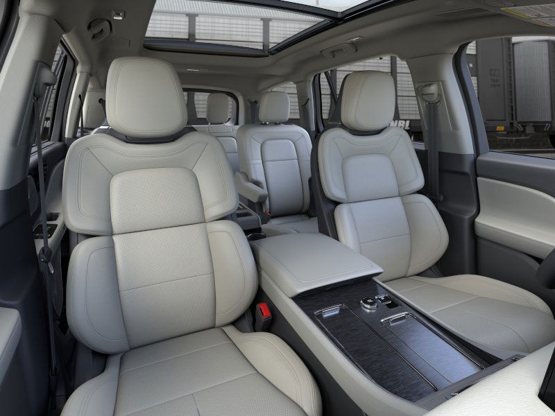 Lincoln Aviator Vehicle Full-screen Gallery Image 10
