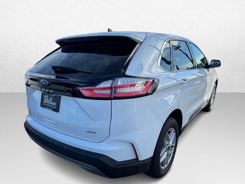 Ford Edge Vehicle Full-screen Gallery Image 05