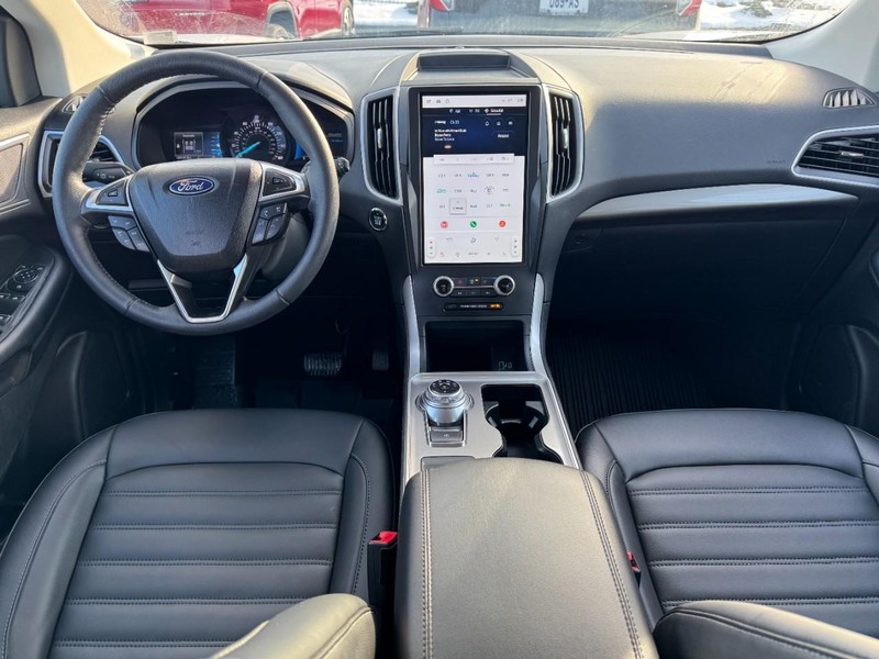 Ford Edge Vehicle Full-screen Gallery Image 09