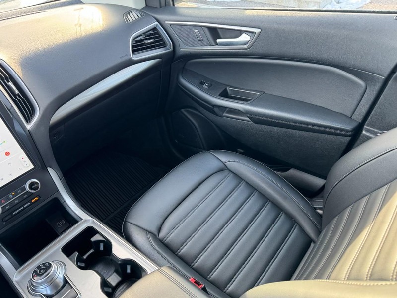 Ford Edge Vehicle Full-screen Gallery Image 11