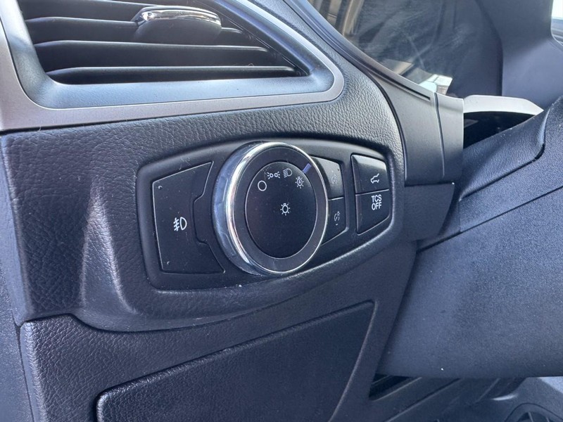 Ford Edge Vehicle Full-screen Gallery Image 14