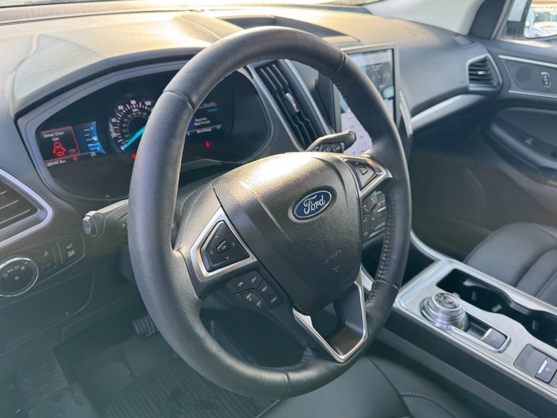 Ford Edge Vehicle Full-screen Gallery Image 15