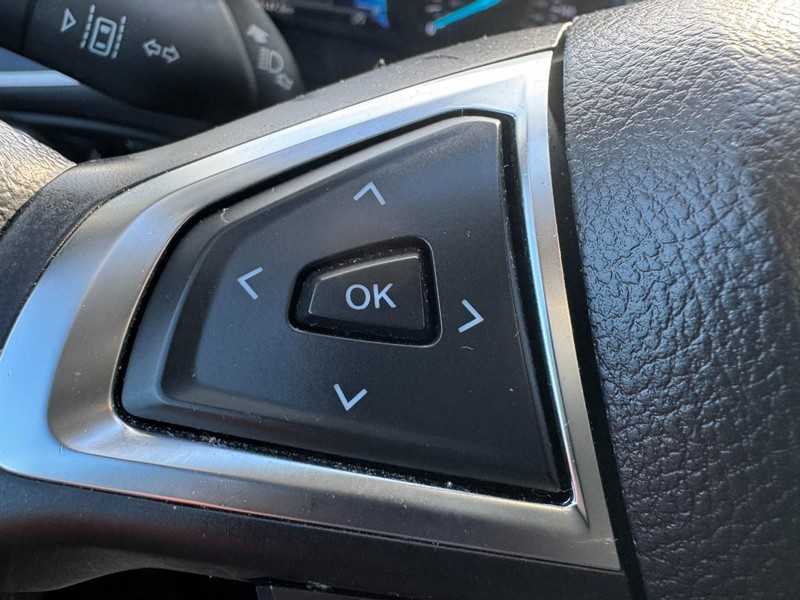 Ford Edge Vehicle Full-screen Gallery Image 16