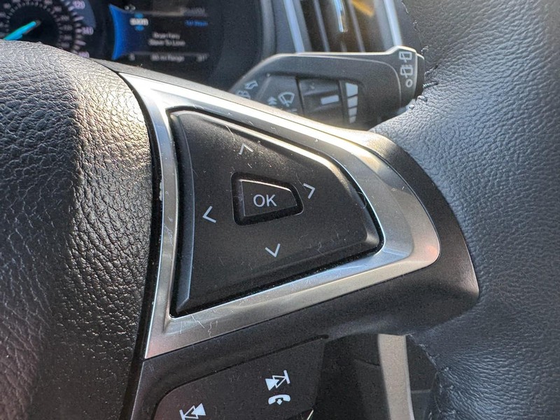 Ford Edge Vehicle Full-screen Gallery Image 17