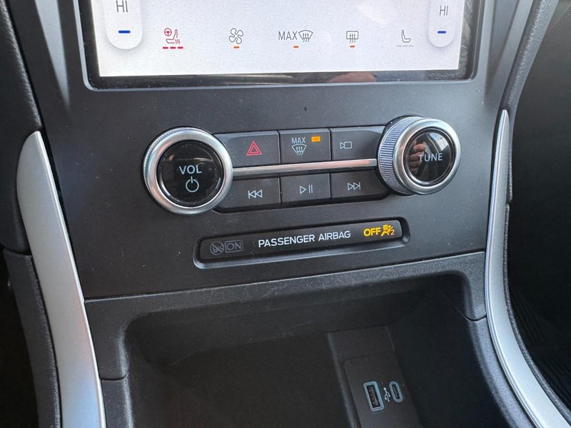 Ford Edge Vehicle Full-screen Gallery Image 19