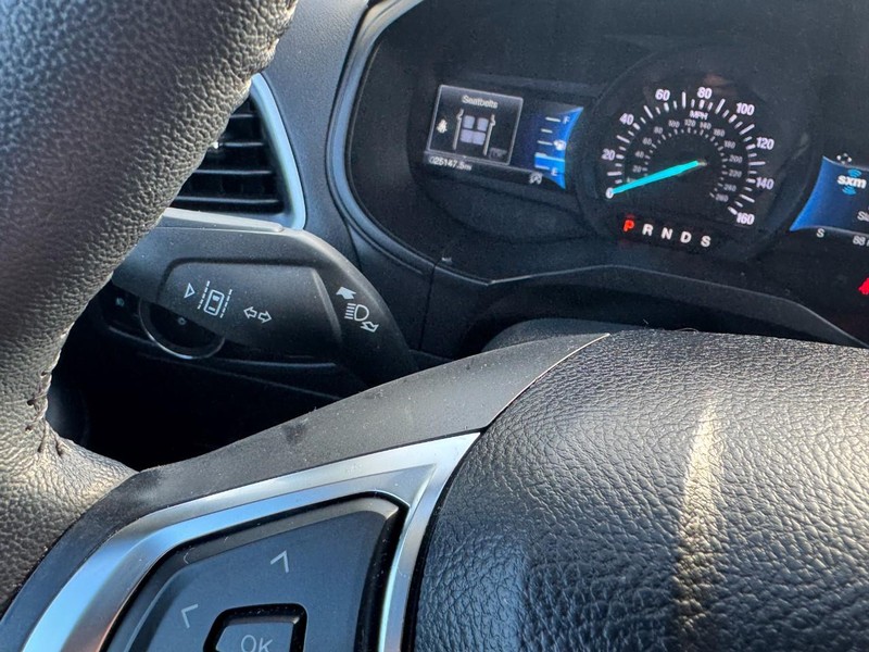 Ford Edge Vehicle Full-screen Gallery Image 20