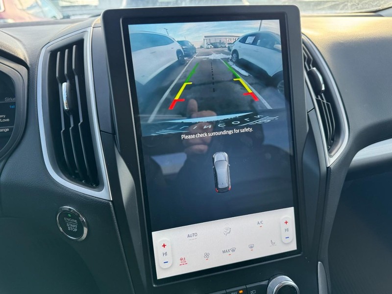 Ford Edge Vehicle Full-screen Gallery Image 24