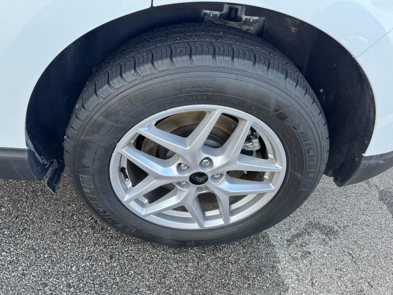 Ford Edge Vehicle Full-screen Gallery Image 27