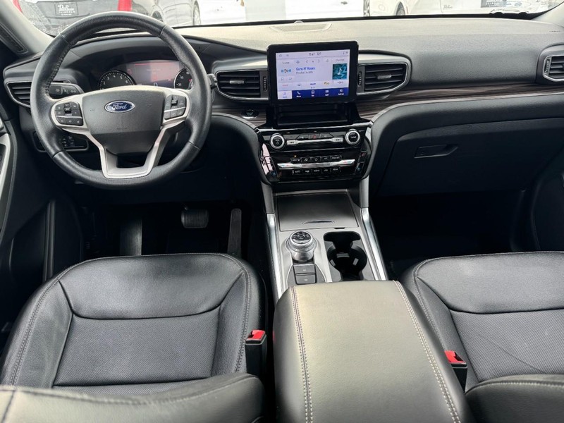 Ford Explorer Vehicle Full-screen Gallery Image 09