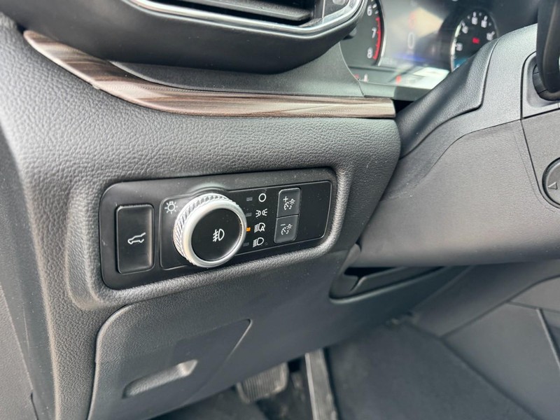 Ford Explorer Vehicle Full-screen Gallery Image 14