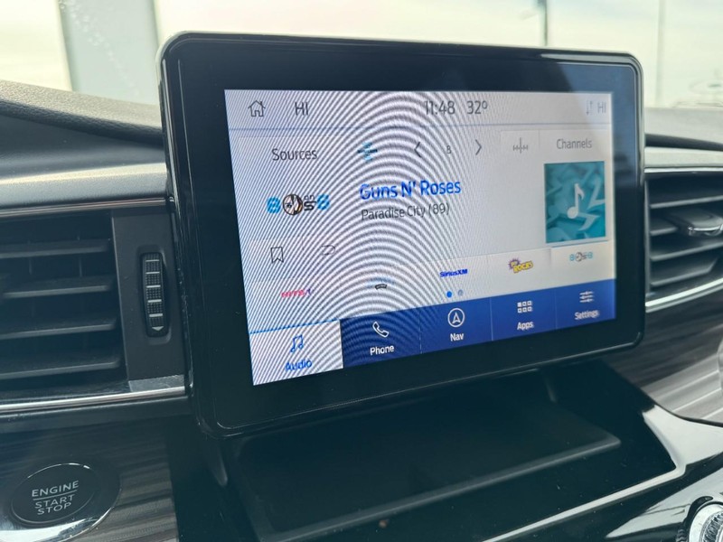 Ford Explorer Vehicle Full-screen Gallery Image 16