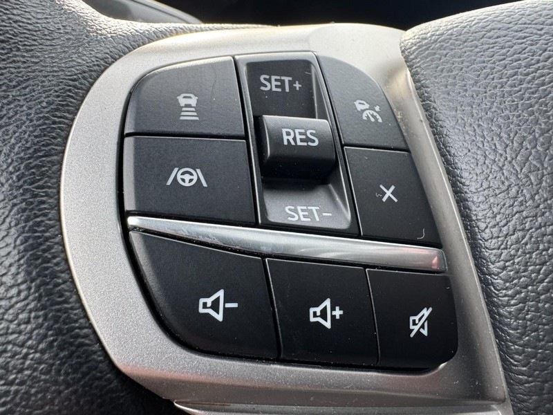 Ford Explorer Vehicle Full-screen Gallery Image 18