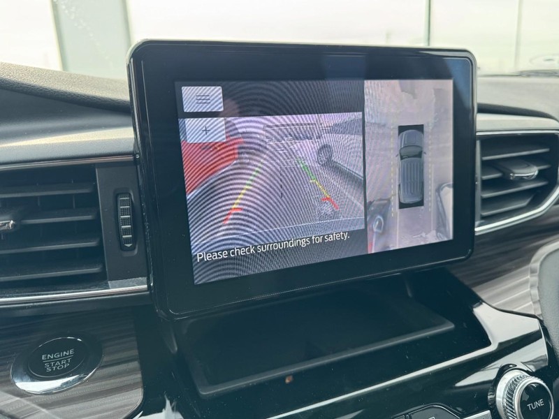 Ford Explorer Vehicle Full-screen Gallery Image 21