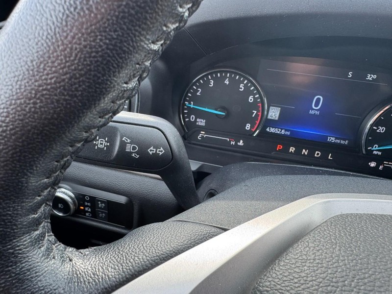 Ford Explorer Vehicle Full-screen Gallery Image 22